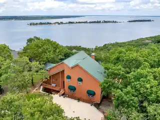 Hilltop Retreat with Panoramic Lake Views
