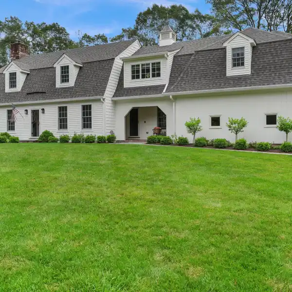 SOPHISTICATED TRADITIONAL COLONIAL IN PRIME NEIGHBORHOOD SETTING