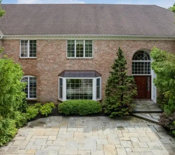 ELEGANT GEORGIAN COLONIAL ESTATE ON NEARLY SIX PRIVATE ACRES