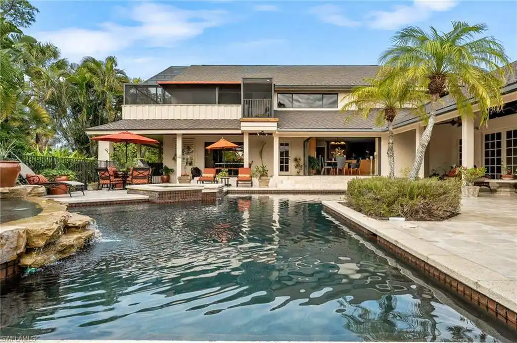 Exquisite Luxury Estate in an Exclusive Country Club