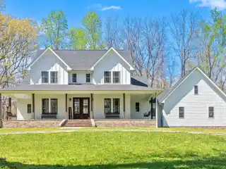 Exquisite Modern Farmhouse