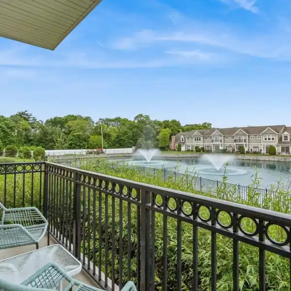 SPECIAL PROPERTY AT MEADOWBROOK POINTE
