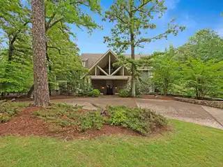 The Ultimate in Lakeside Living