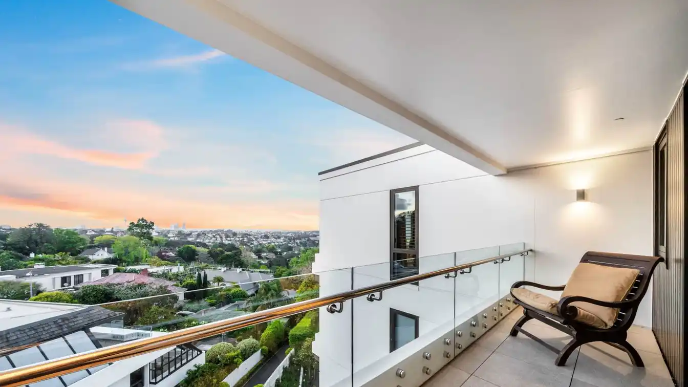 Sleek Penthouse on the Edge of Remuera Village