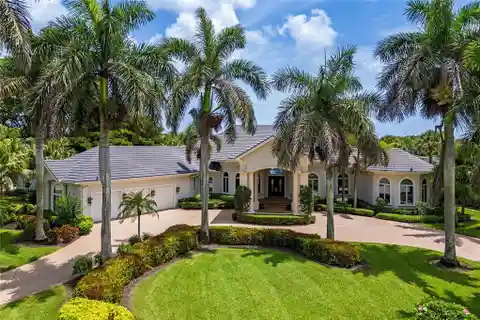 Exceptional Home in Grey Oaks