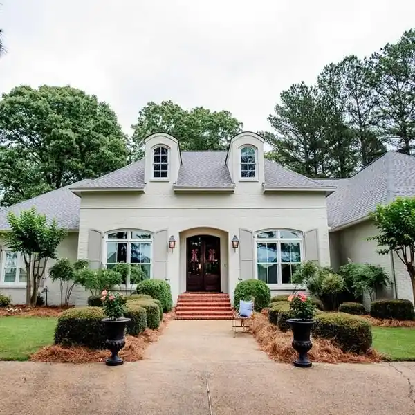 EXQUISITE CUSTOM HOME IN WELLSGATE
