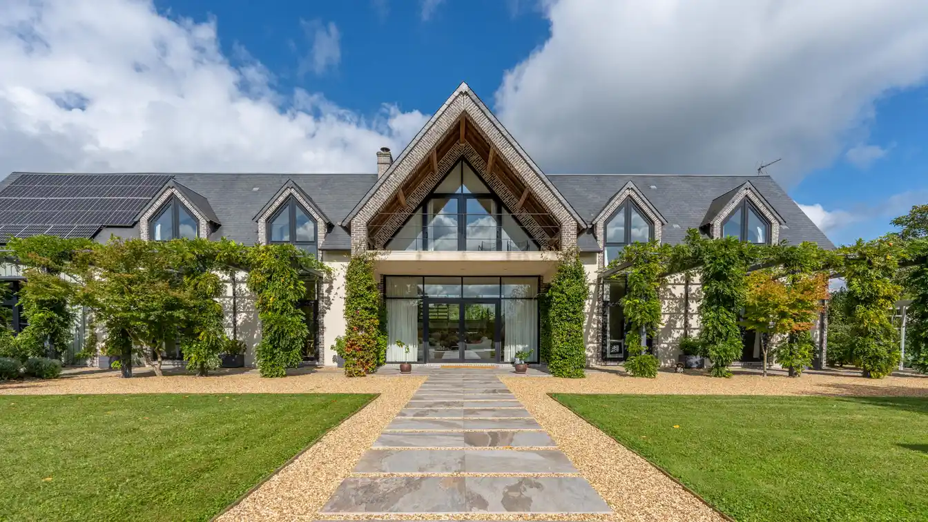 Impressive Contemporary Architect-designed Villa
