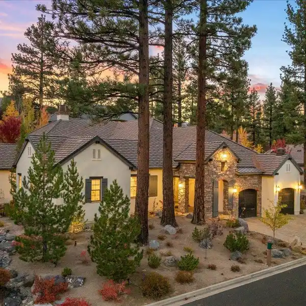 BEAUTIFULLY UPGRADED SINGLE-LEVEL HOME IN MONTREUX