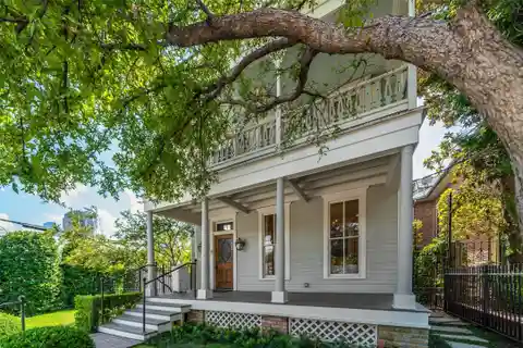 Victorian Home in the Historic State Thomas Neighborhood