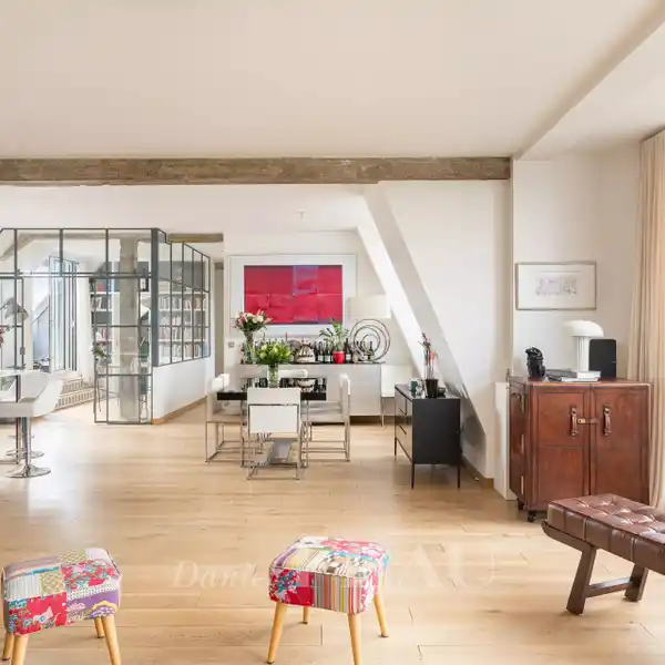 EXCEPTIONAL TOP FLOOR APARTMENT