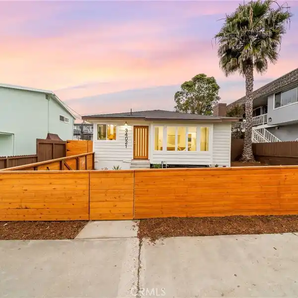 FULLY RENOVATED TURNKEY RESIDENCE IN THE LANTERN DISTRICT