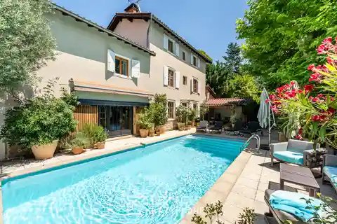 Spacious Family Home with Private Pool Oasis