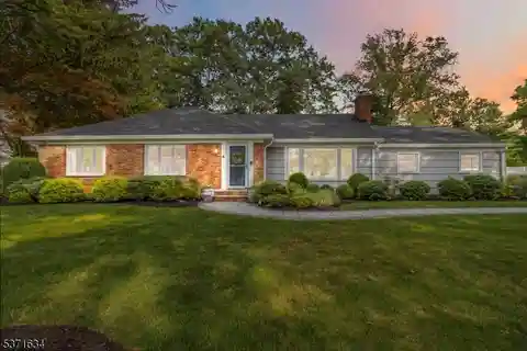 Immaculate Mid-Century Modern Ranch in Convent Station