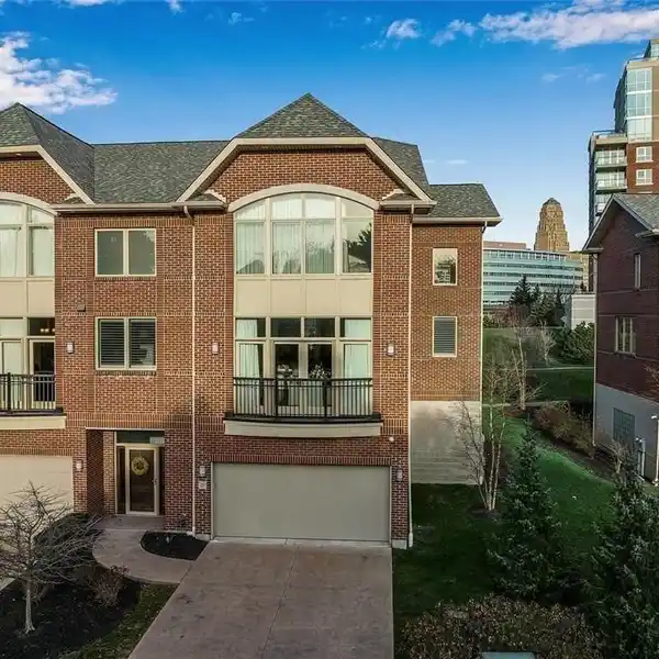 IMPECCABLY MAINTAINED THREE-LEVEL TOWNHOUSE