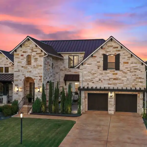 RESORT-STYLE HOME MINUTES FROM LAKE TRAVIS