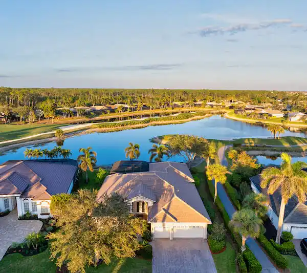 LOVELY HOME AT NAPLES LAKE COUNTRY CLUB