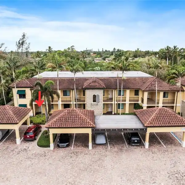 LUXURIOUS COASTAL LIVING AT NAPLES BAY RESORT