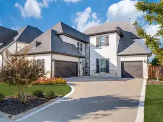 Modern Elegance with Expansive Indoor-Outdoor Living