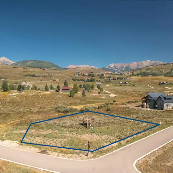 AMAZING BUILDING SITE