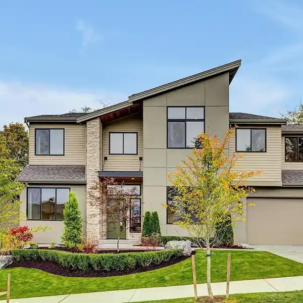 MODERN ELEGANCE IN A BOUTIQUE ENCLAVE