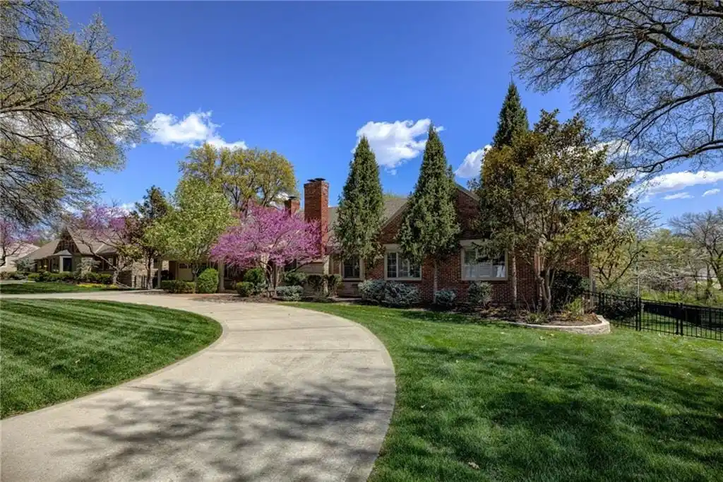 Beautifully Updated Residence in Leawood Estates