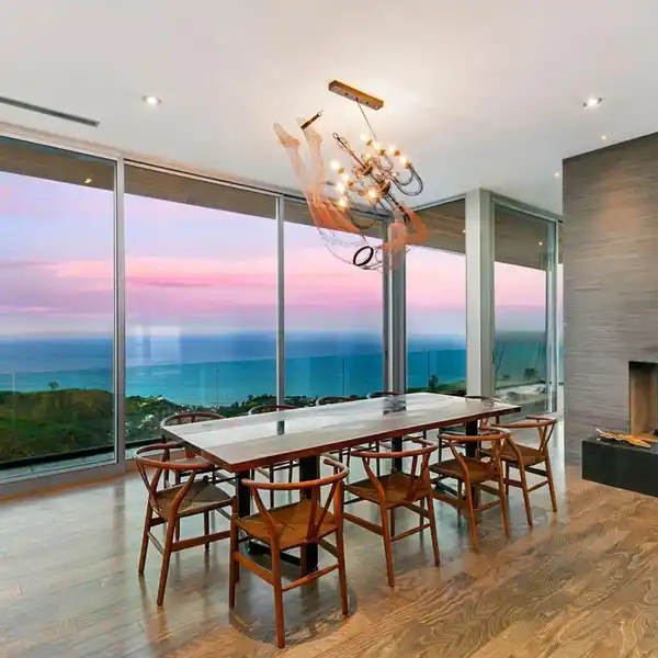 MODERN ARCHITECTURAL GEM