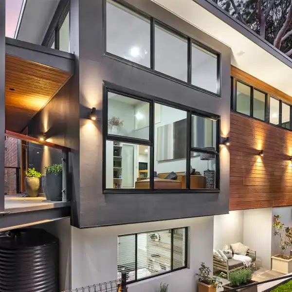 ARCHITECTURALLY DESIGNED RESIDENCE ON A QUIET CUL-DE-SAC