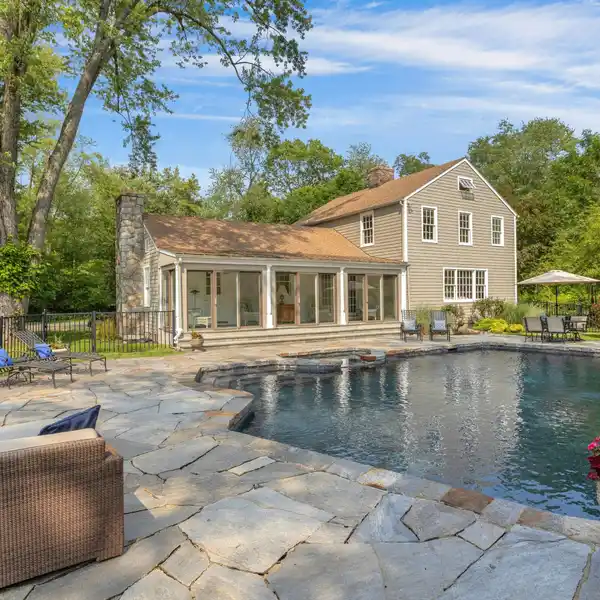 TIMELESS ELEGANCE IN OLD HILL