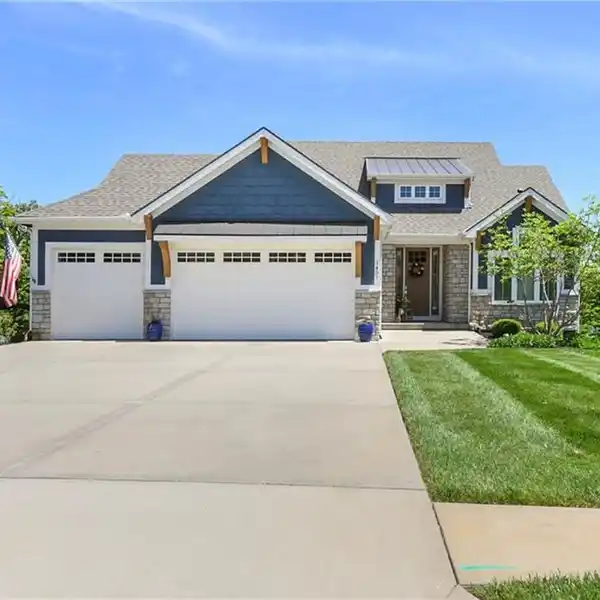 LUXURY HOME IN DESIRABLE CREEKMOOR