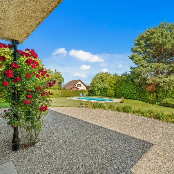 CHARMING AUTHENTIC HOME NEAR ALL AMENITIES