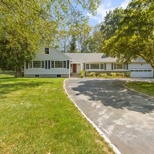 QUINTESSENTIAL NEW ENGLAND RANCH