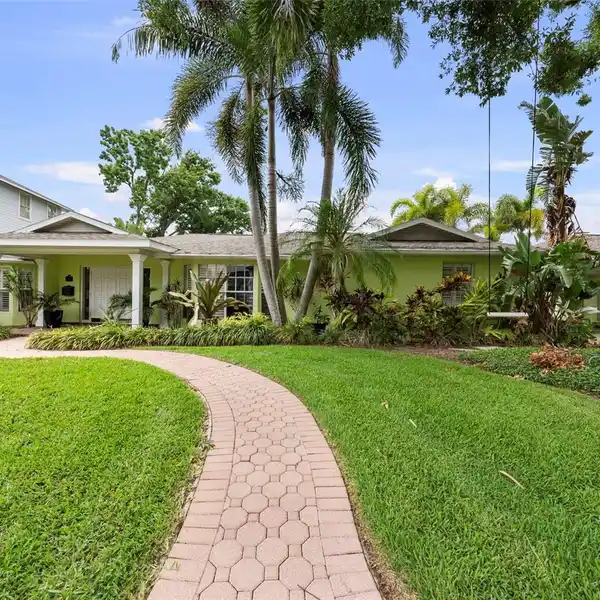 EXCEPTIONAL WATERFRONT OPPORTUNITY ON DAVIS ISLANDS