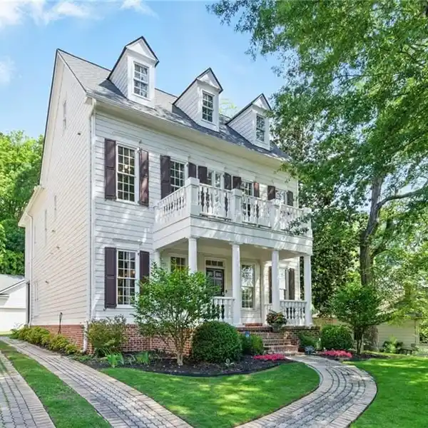 ELEGANT BROOKHAVEN LIVING WITH MODERN UPGRADES