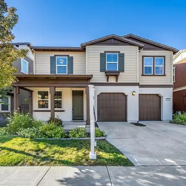 SPACIOUS AND STUNNING HOME IN DUBLIN RANCH