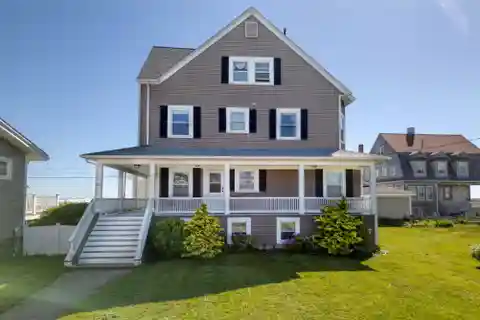 Six Bedroom Home in an Amazing Location