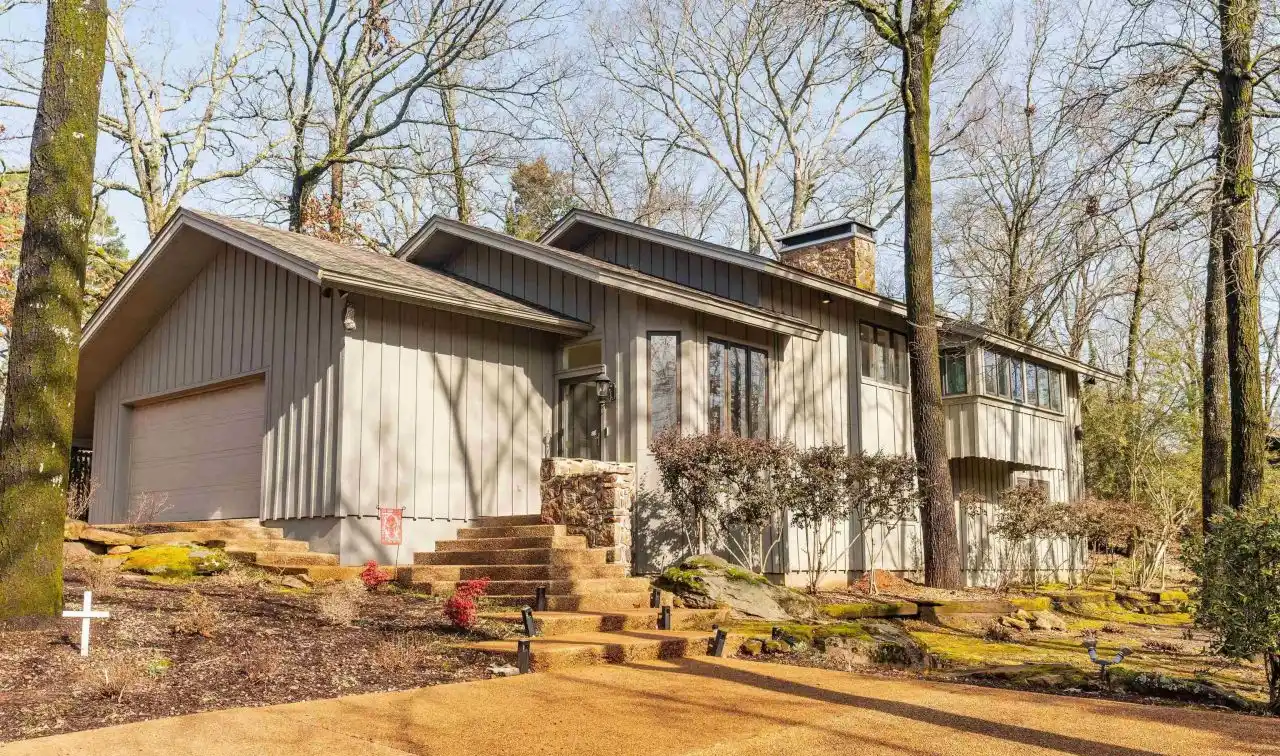 Remodeled Golf Course Retreat on Eden Isle – an Entertainer’s Dream