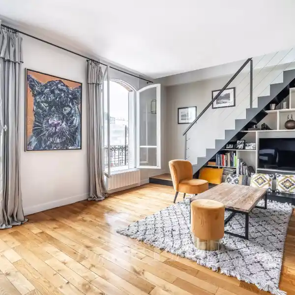 COMFORTABLE CITY RETREAT WITH AMPLE STORAGE