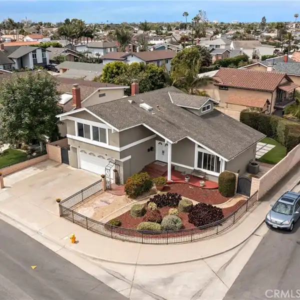 BEAUTIFULLY DESIGNED EXECUTIVE HOME