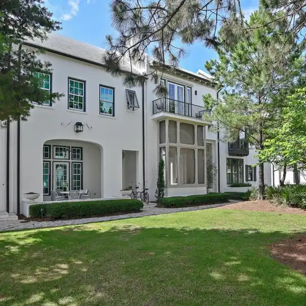 CLASSIC ARCHITECTURE WITH MODERN LUXURY