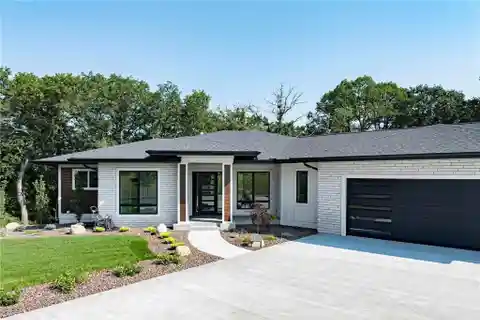 Luxurious Ranch-Style Walkout Home