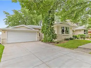 Lakefront Retreat in Prime Location