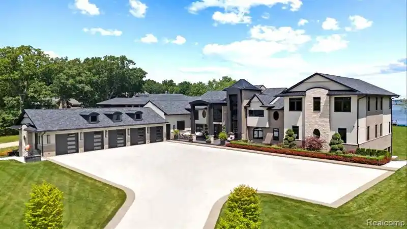 New Construction Luxury Estate on Cass Lake