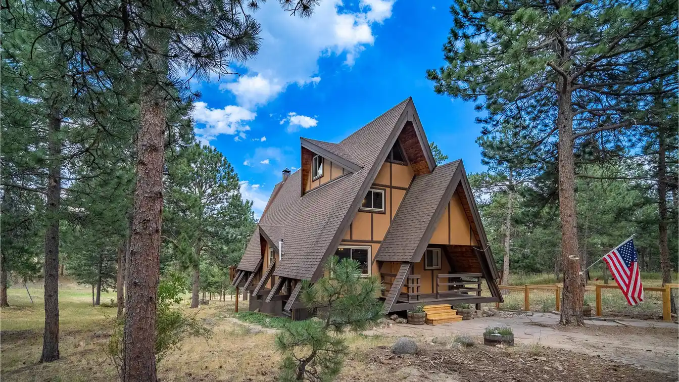 Outstanding Home in the Majestic Sugarloaf Area in Boulder