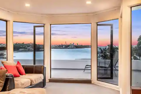 Uninterrupted Harbour Views from Exquisite Cliffside Residence