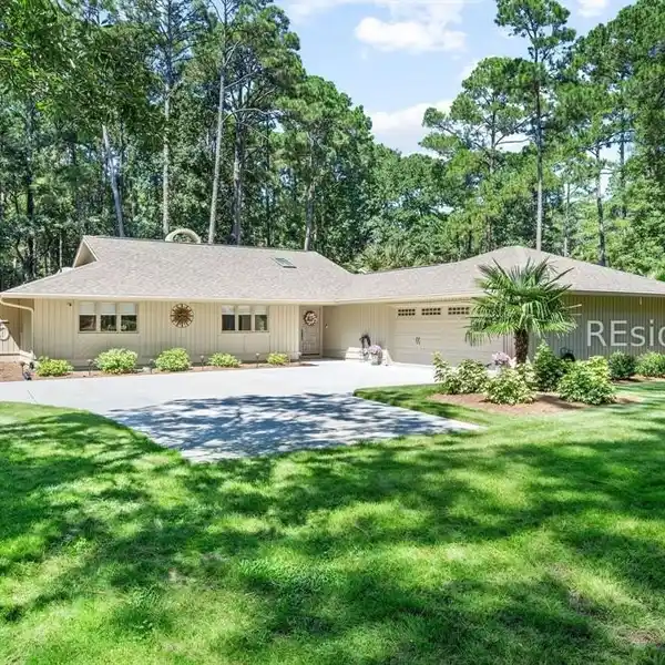 BEAUTIFULLY RENOVATED HOME IN HILTON HEAD PLANTATION