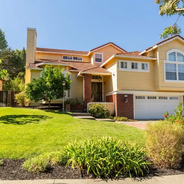 SPACIOUS HOME WITH VINEYARD AND BEAUTIFUL HILLSIDE VIEWS