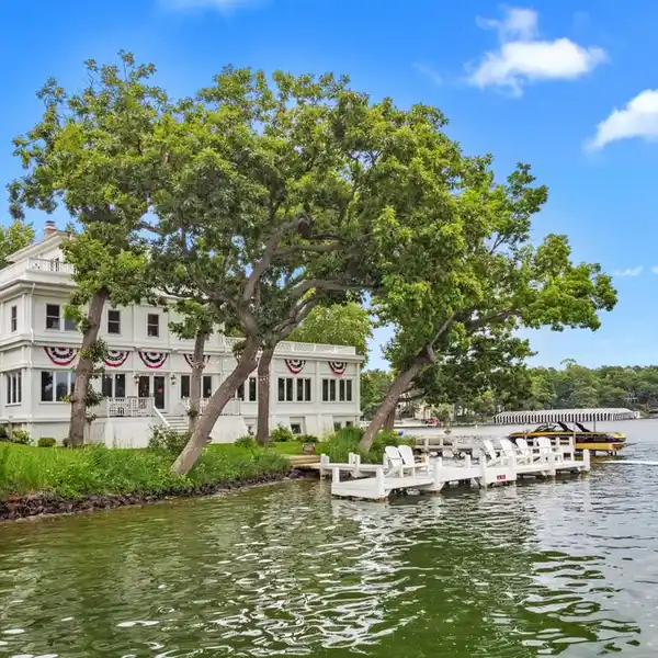 THE BOATHOUSE ON DEAKIN ISLE -  ICONIC LAUDERDALE LAKES HOME
