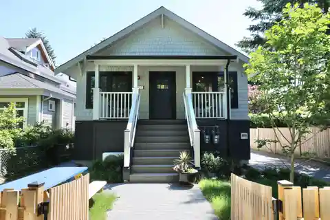 New Half-Duplex in the Cedar Cottage Area