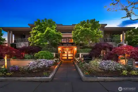 Luxury Living in Premier Waters Edge