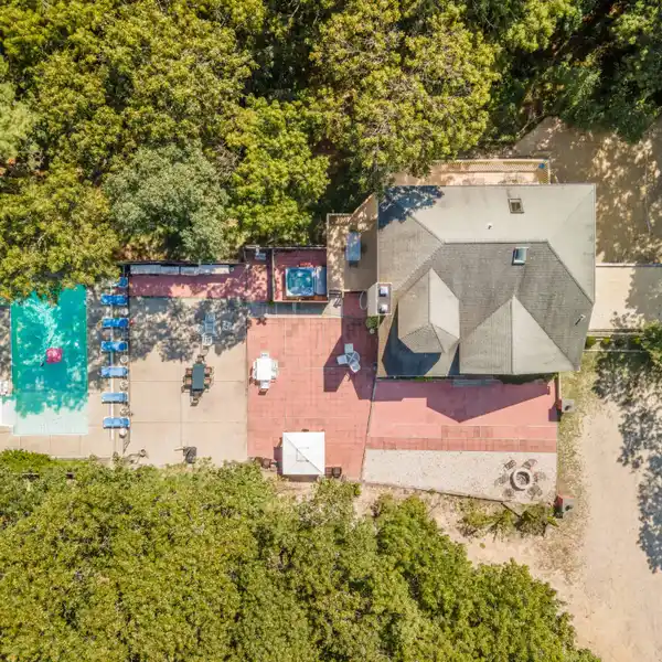 SEVEN BEDROOM CONTEMPORARY POOL HOME FOR RENT